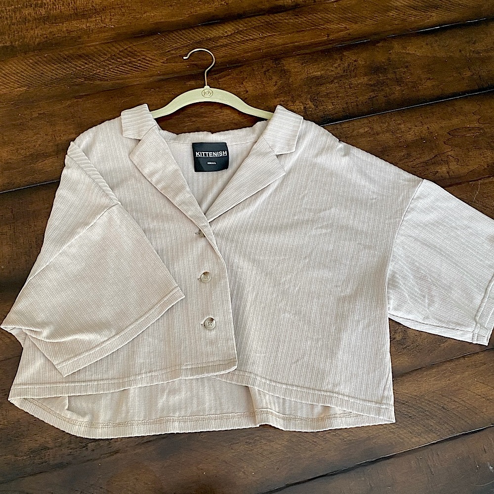 Kittenish top